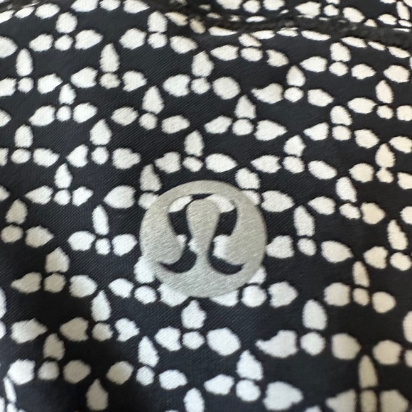 Lululemon workout tee - Picture 2 of 4